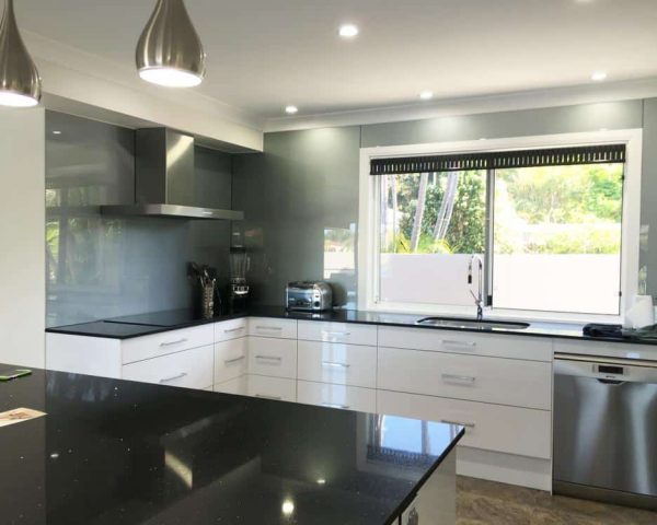 Coloured glass splashbacks in Blast Grey