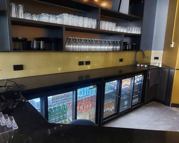 Coloured glass splashbacks in colour El Dorado