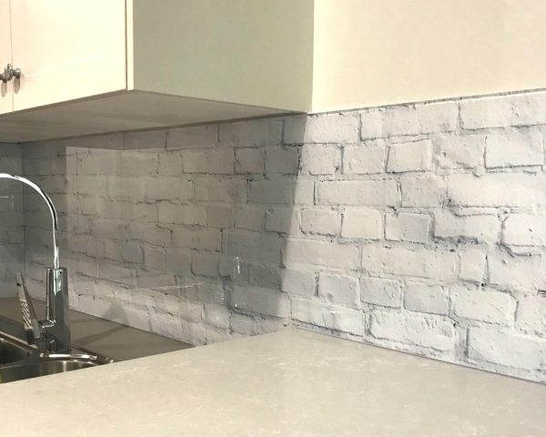 Printed glass kitchen splashback - white brick