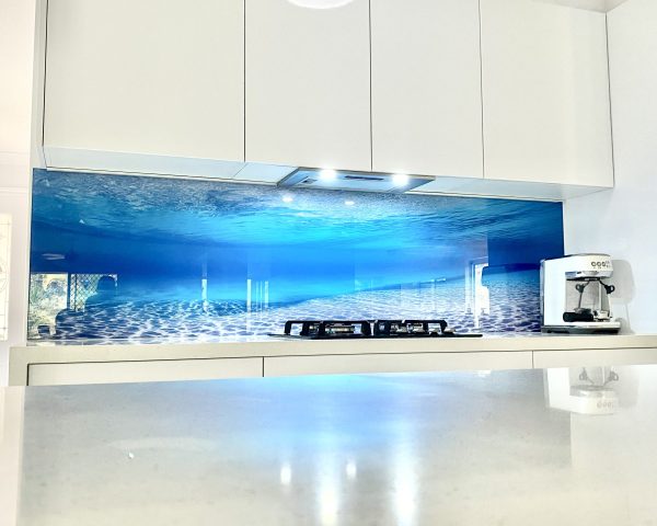 Printed glass kitchen splashback - Under water scene
