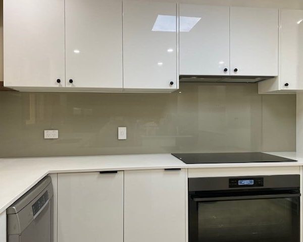 Coloured glass splashbacks in White Ash