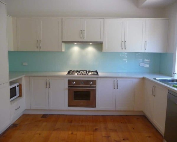 Coloured glass splashbacks in White